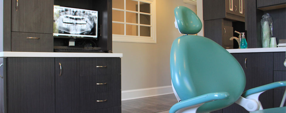 Operatory chair with digital X-ray monitor